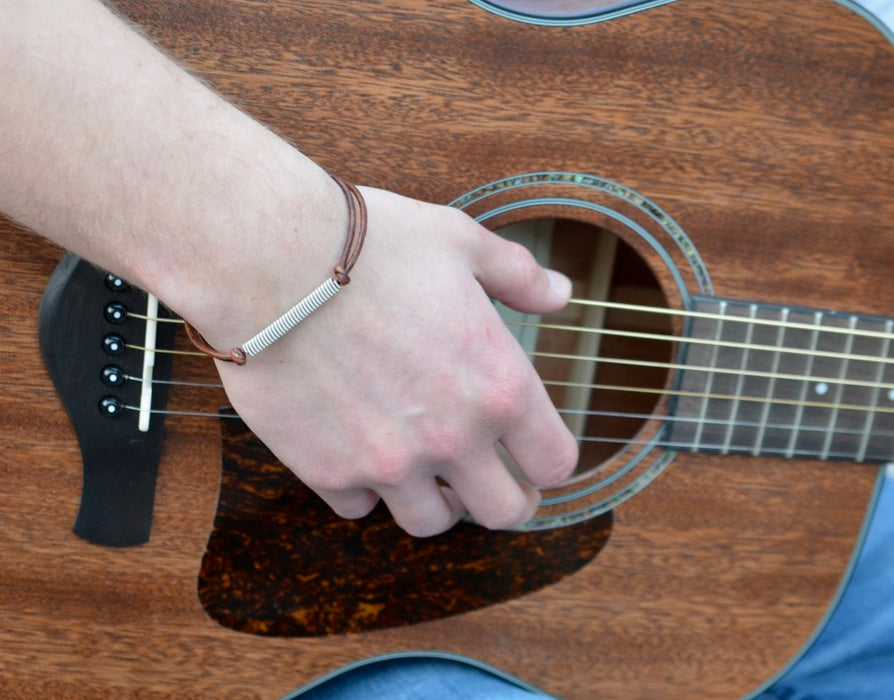 Slipknot Adjustable Leather and Guitar String Bracelet - Brown